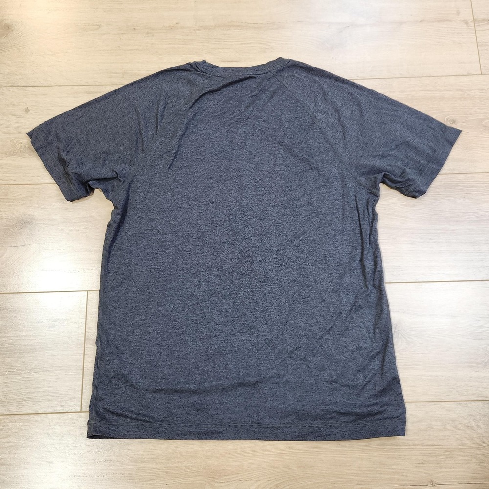 Rhone Shirt Mens Medium Gray Short‎ Sleeve Athletic Running Performance Top - Picture 4 of 8